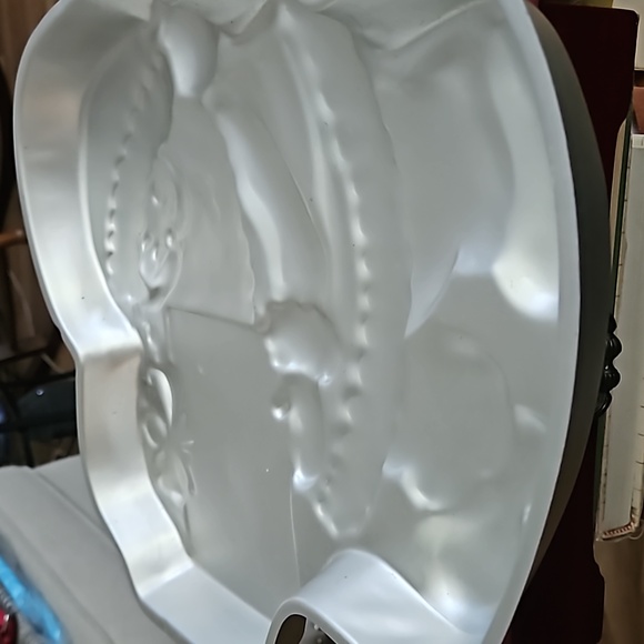 Amscan Santa's List Christmas Holiday Cake Pan - Picture 2 of 2